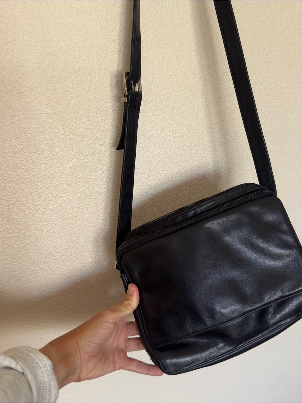 Perlina Black Leather Crossbody Shoulder Bag